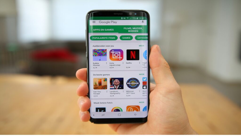 fix a 'Download pending' error on Google Play Store